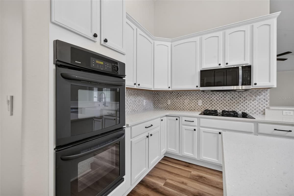4911 RAYLENE WAY — photo 19 of 52