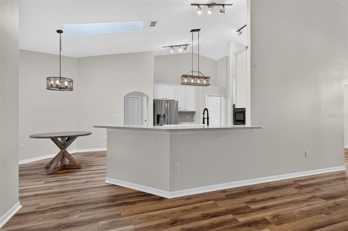 4911 RAYLENE WAY — photo 15 of 52