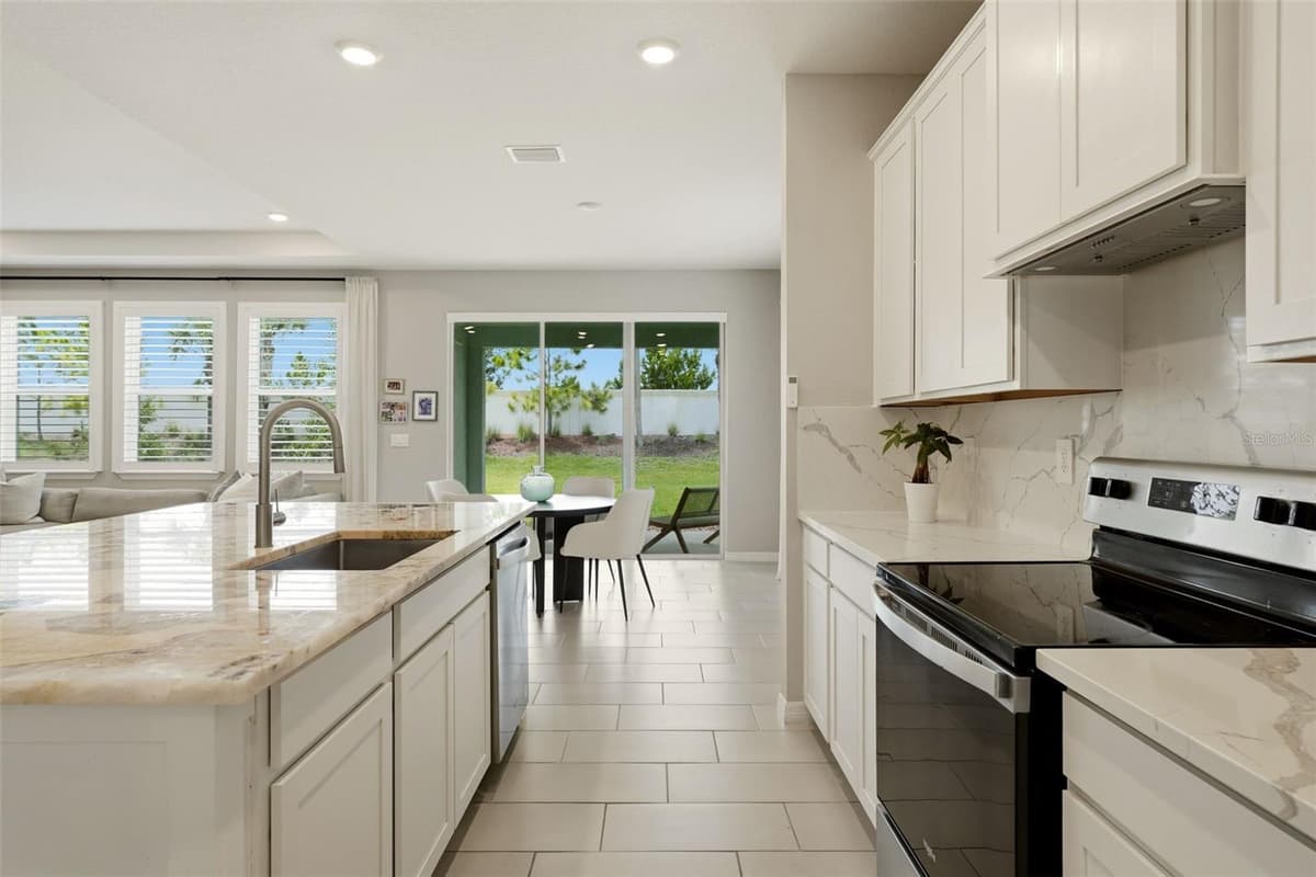 5715 WOODLAND SAGE DRIVE — photo 10 of 55