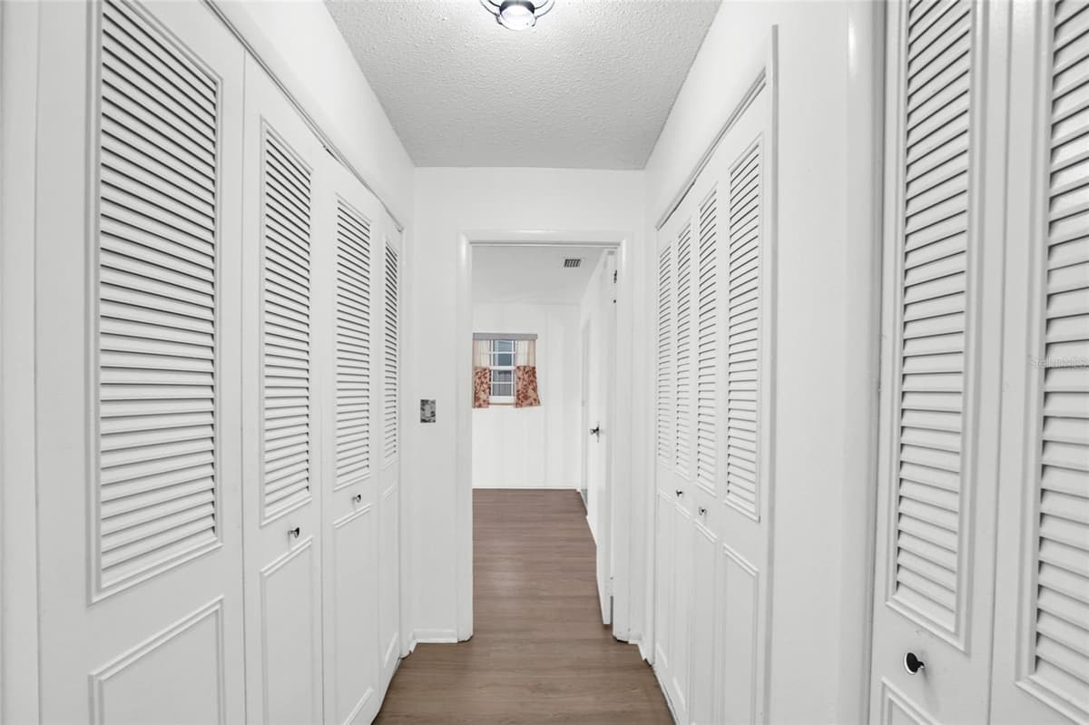 6 COUNTRY CLUB DRIVE — photo 17 of 29
