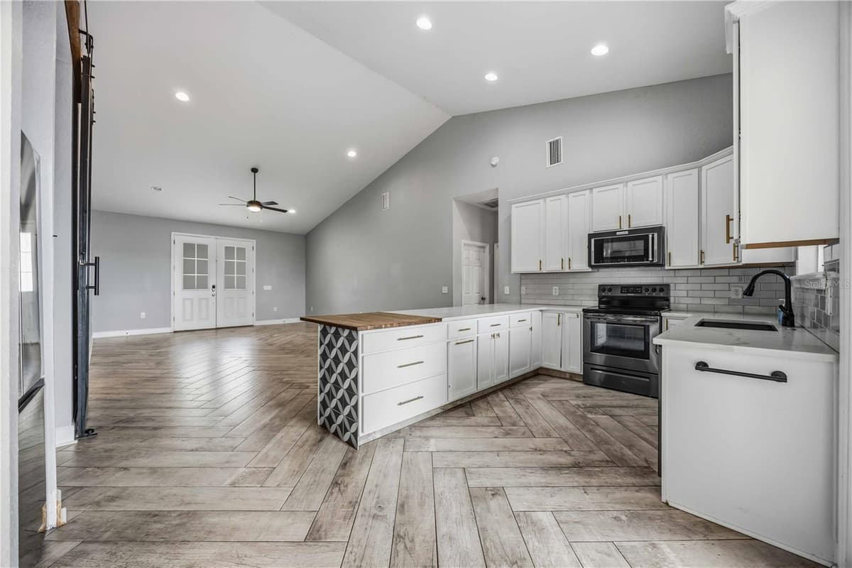 1027 CAMPBELL AVENUE — photo 11 of 30
