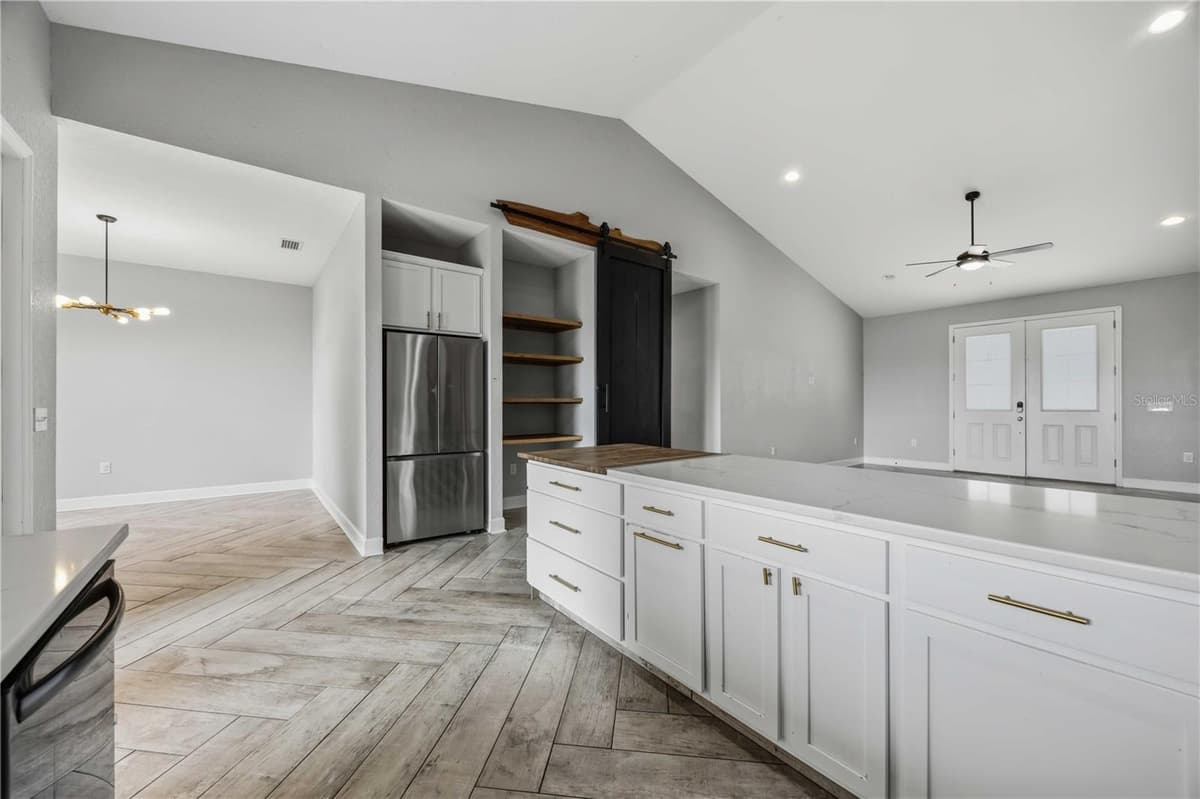 1027 CAMPBELL AVENUE — photo 9 of 30