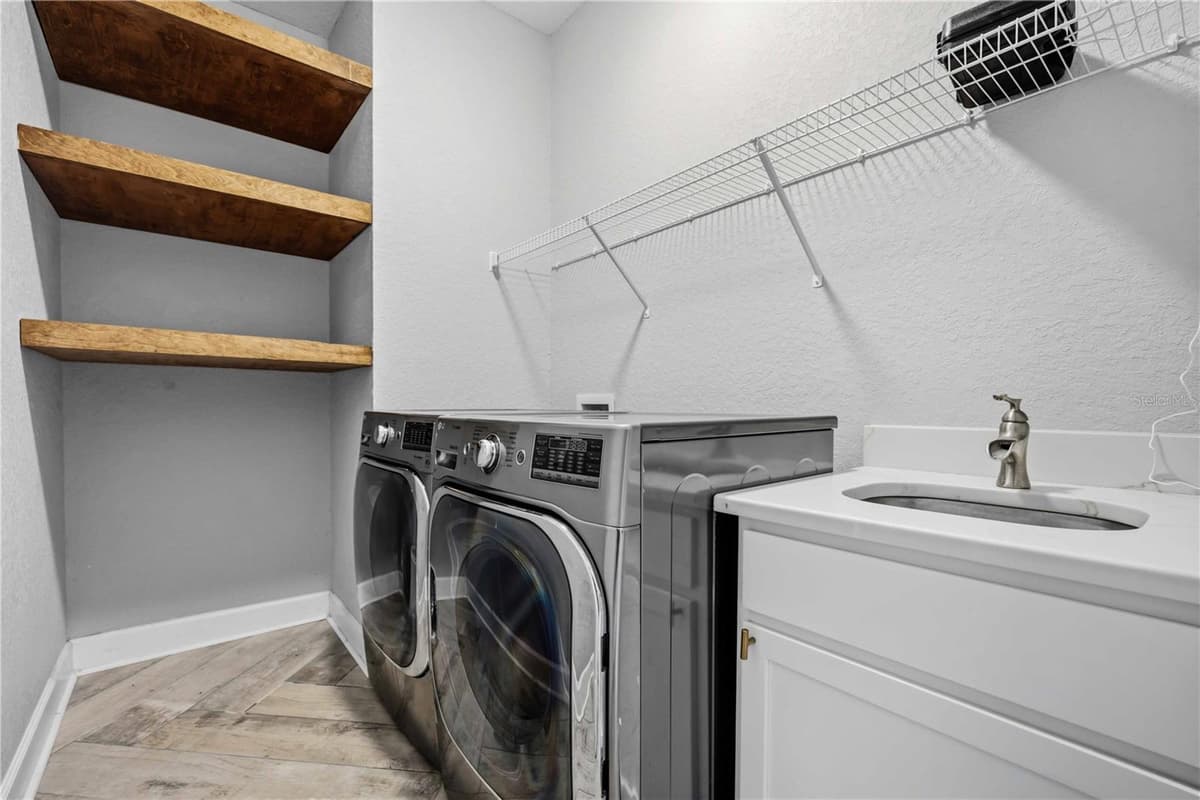 1027 CAMPBELL AVENUE — photo 14 of 30
