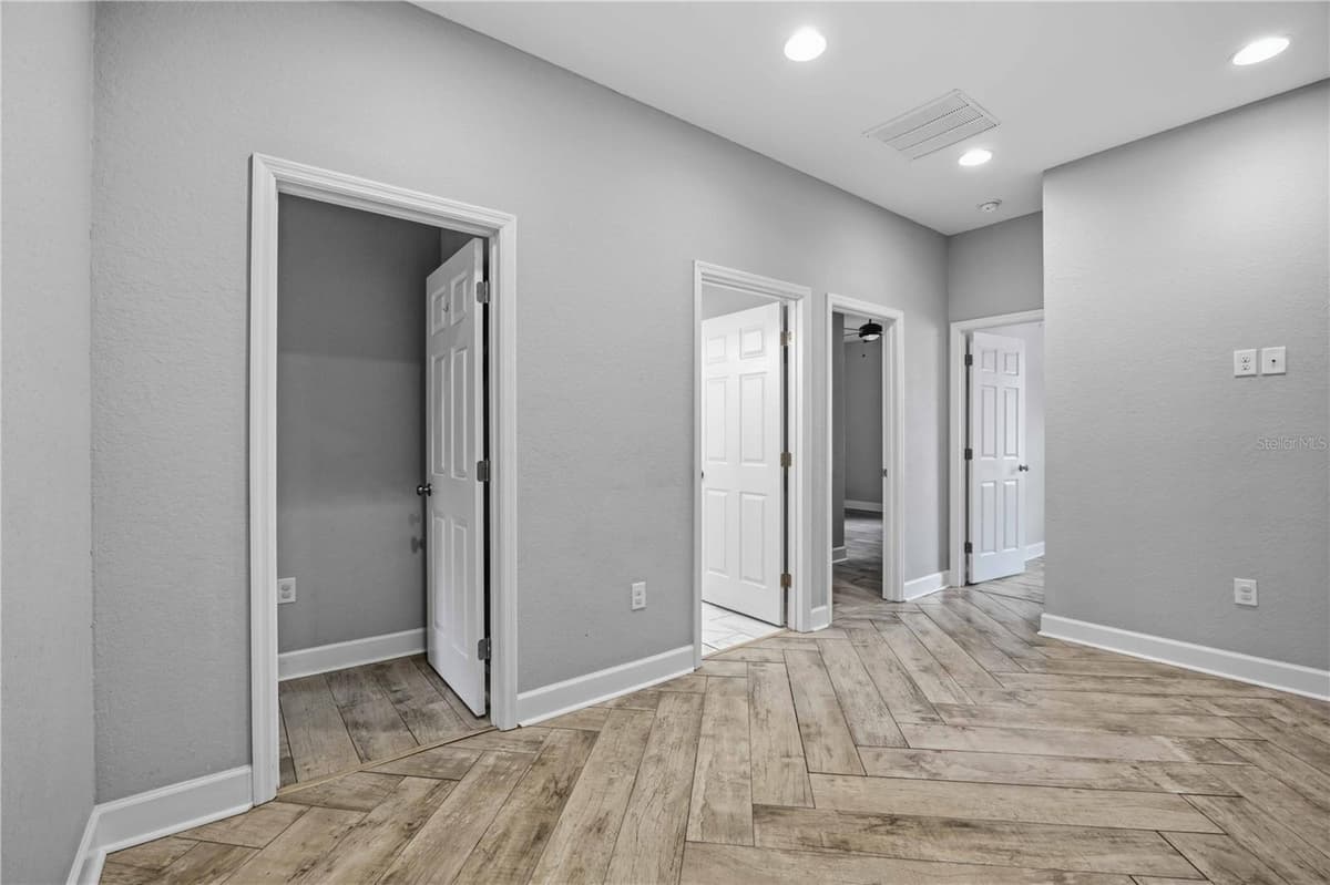1027 CAMPBELL AVENUE — photo 17 of 30