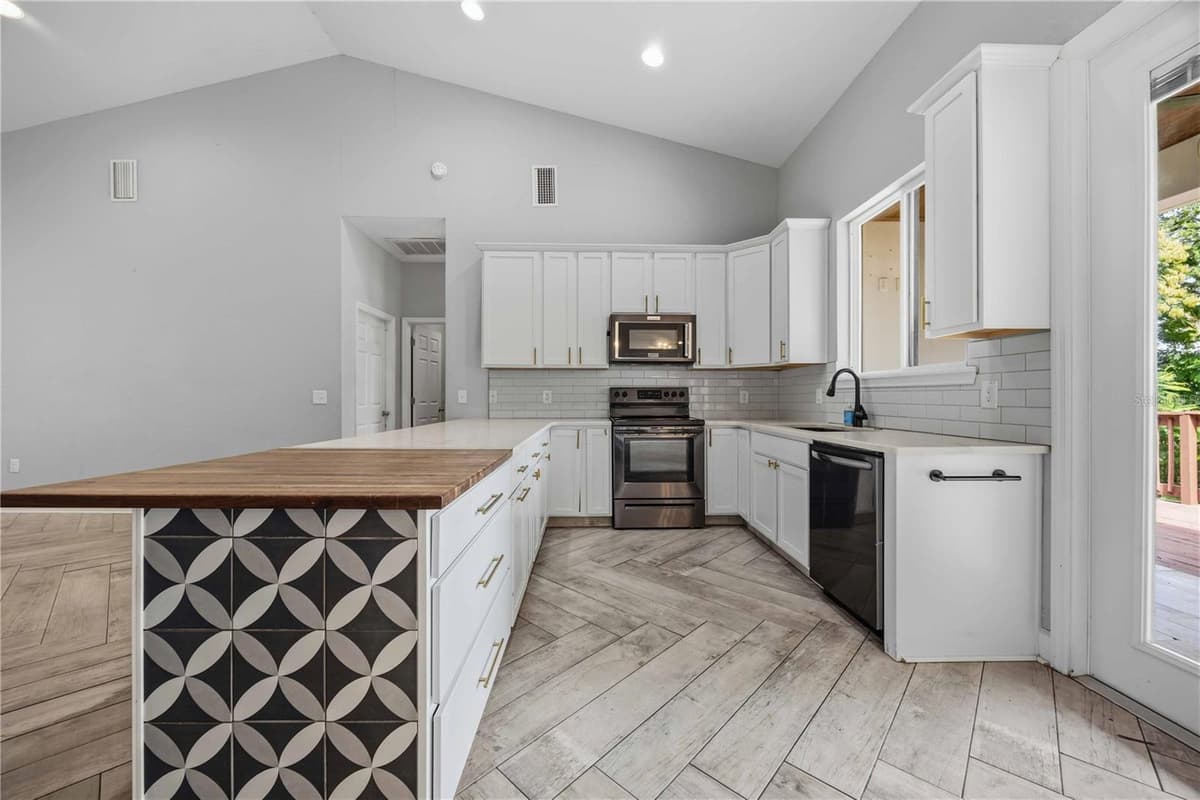 1027 CAMPBELL AVENUE — photo 12 of 30