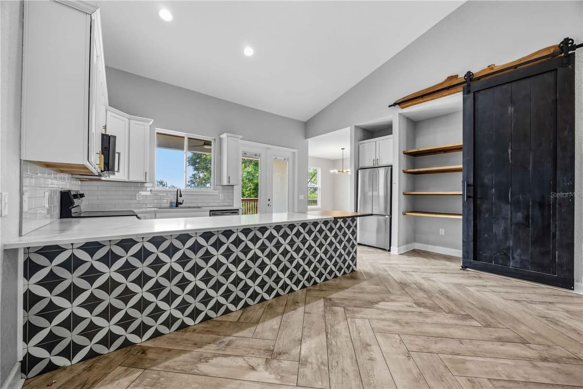 1027 CAMPBELL AVENUE — photo 10 of 30