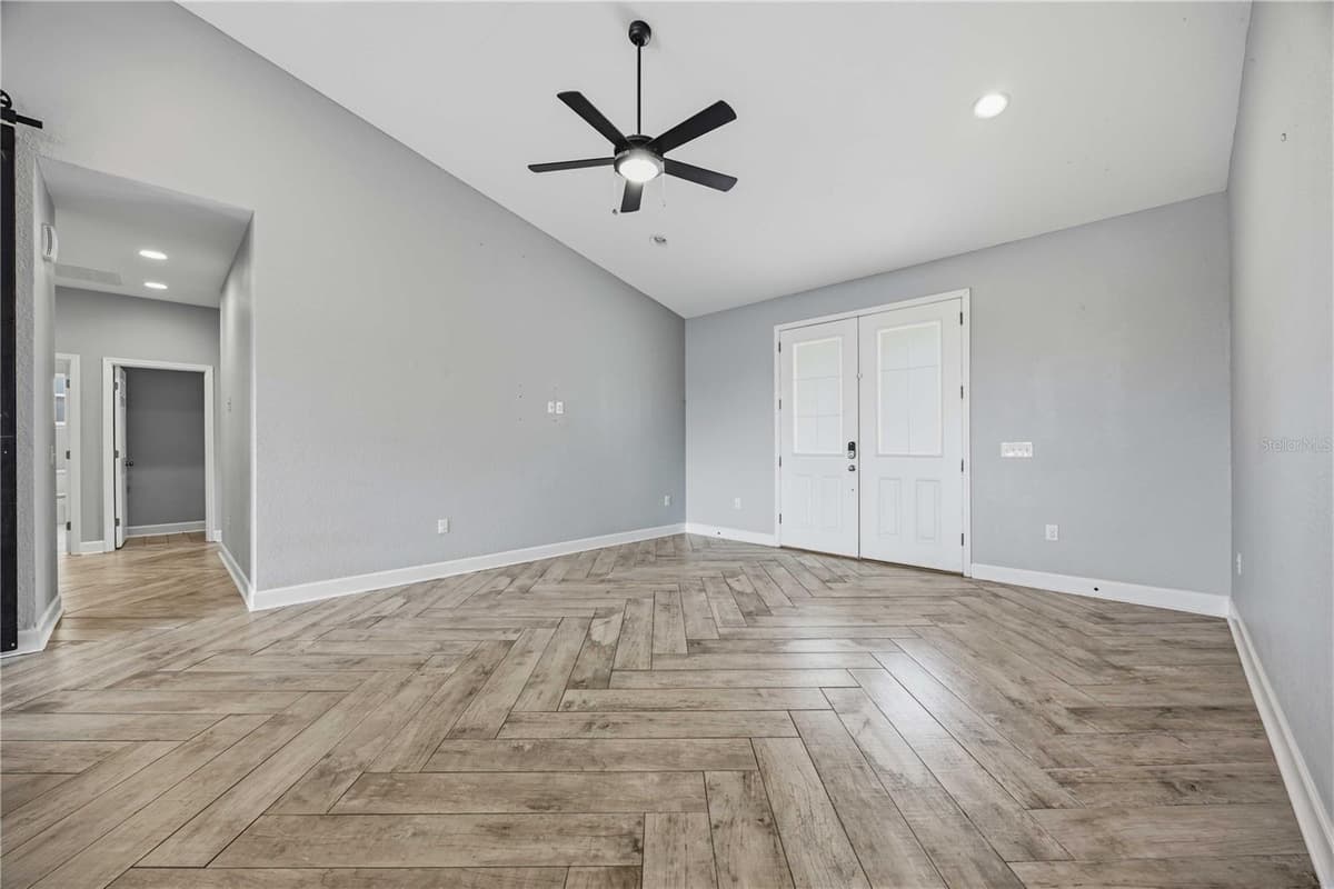1027 CAMPBELL AVENUE — photo 3 of 30