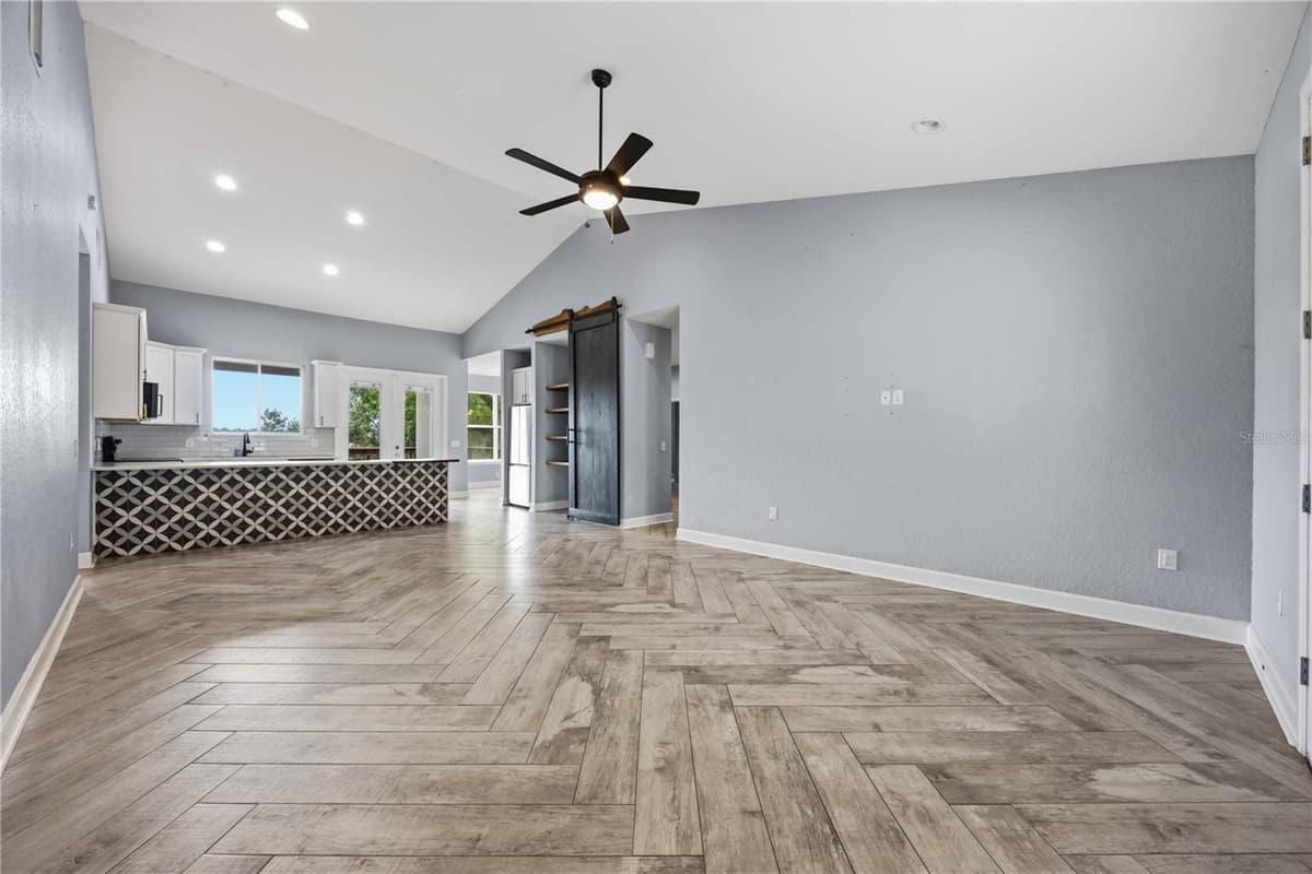 1027 CAMPBELL AVENUE — photo 6 of 30