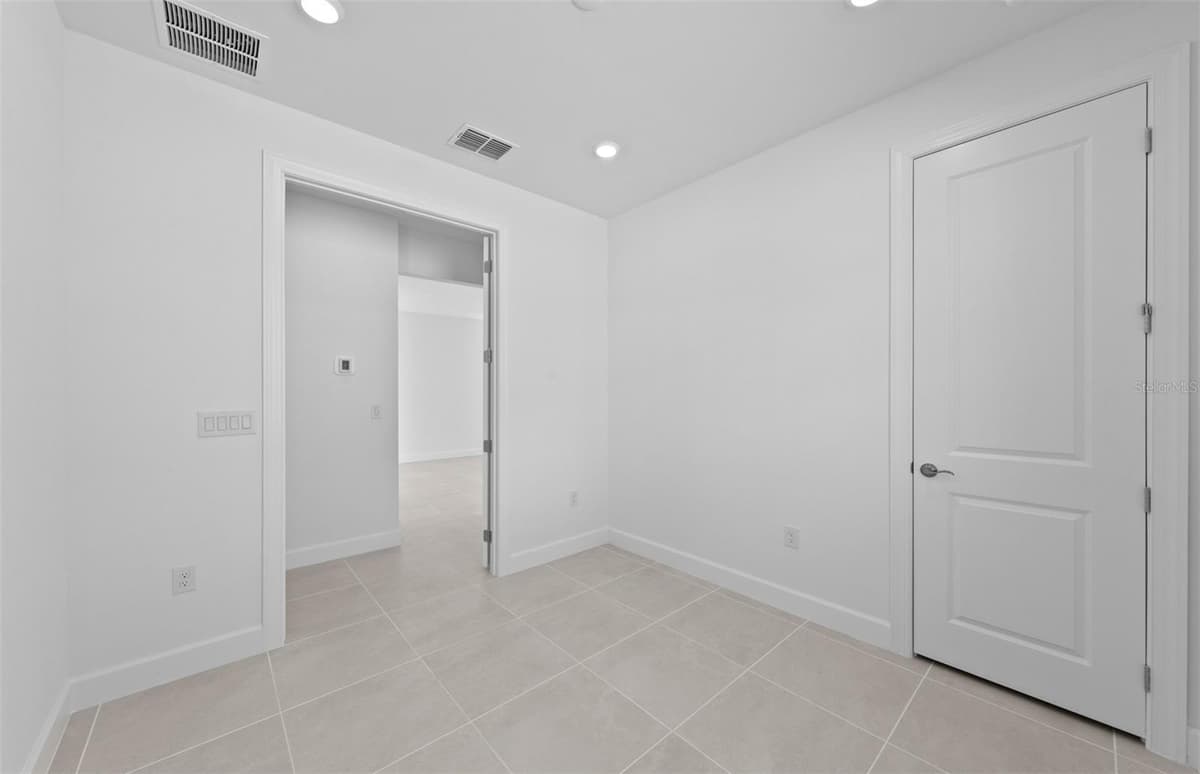 29028 CORAL HARBOUR DRIVE — photo 9 of 31