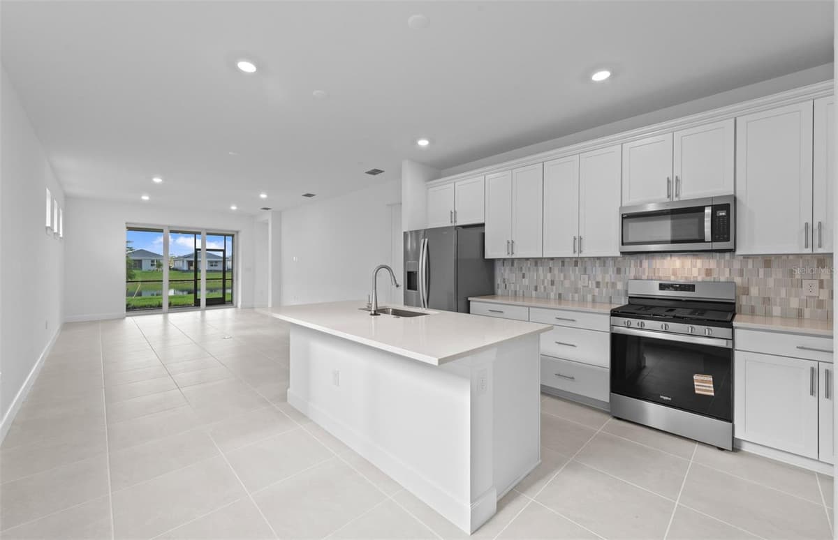 29028 CORAL HARBOUR DRIVE — photo 16 of 31