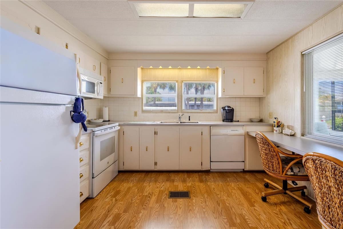 2100 KINGS HIGHWAY — photo 11 of 81