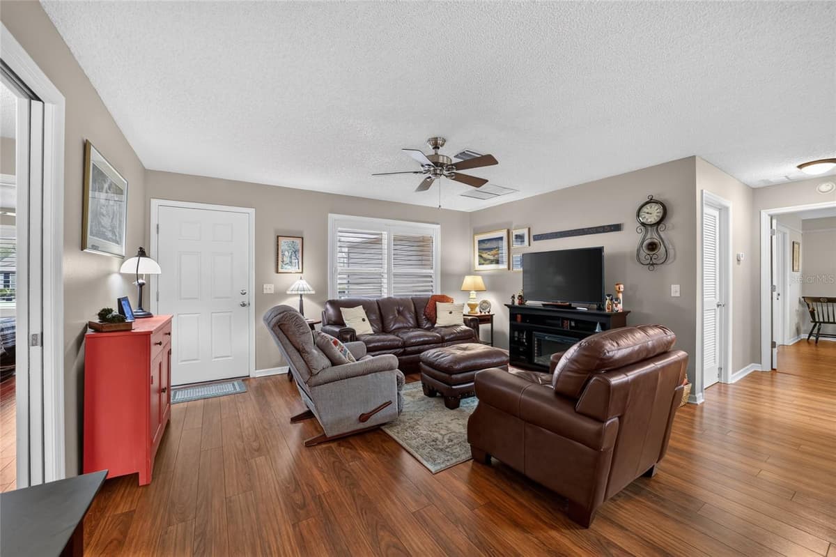 2240 LOWRY ROAD — photo 5 of 33