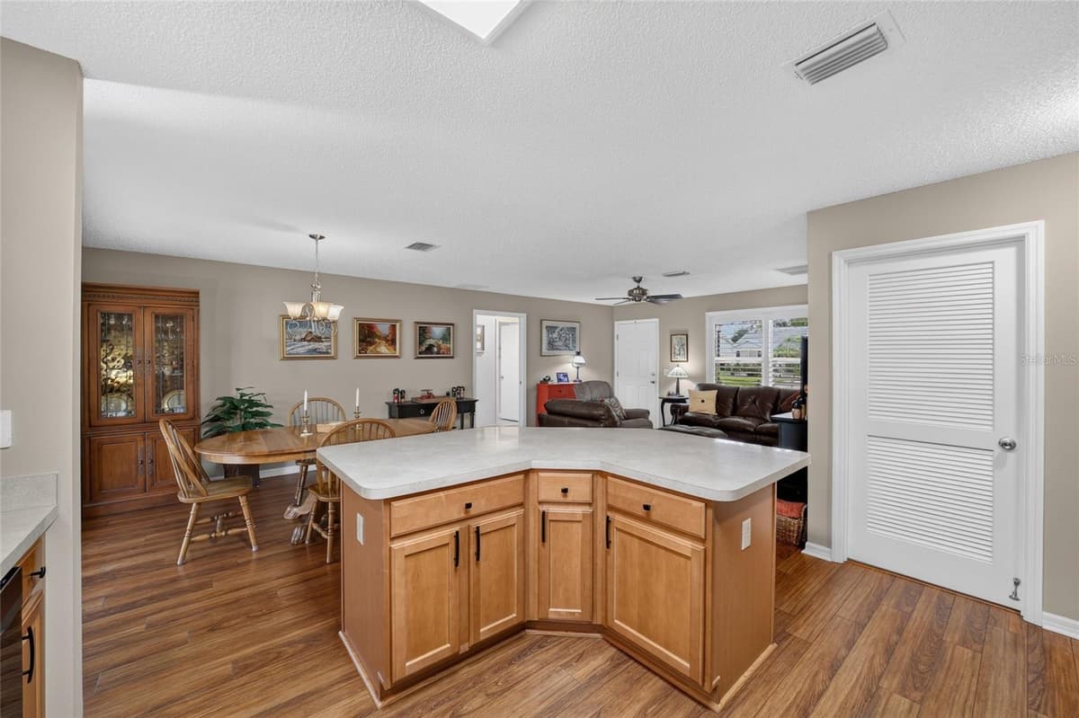 2240 LOWRY ROAD — photo 12 of 33