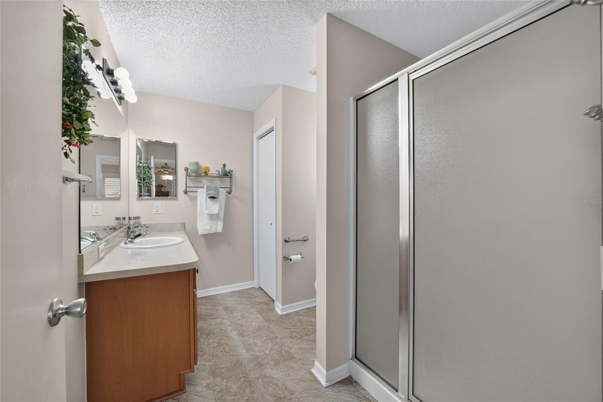 2240 LOWRY ROAD — photo 19 of 33