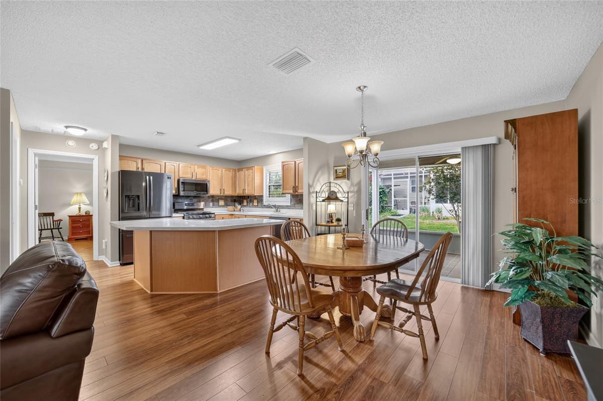 2240 LOWRY ROAD — photo 6 of 33