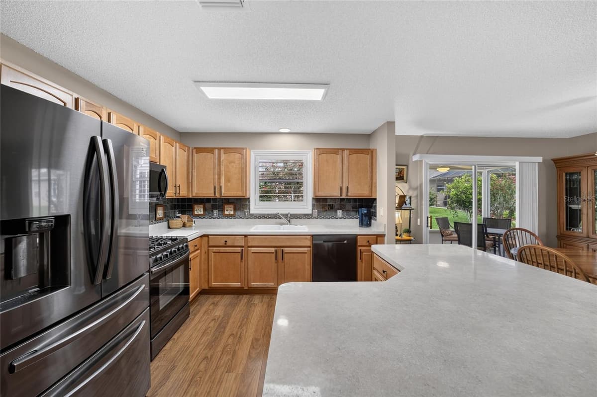 2240 LOWRY ROAD — photo 11 of 33