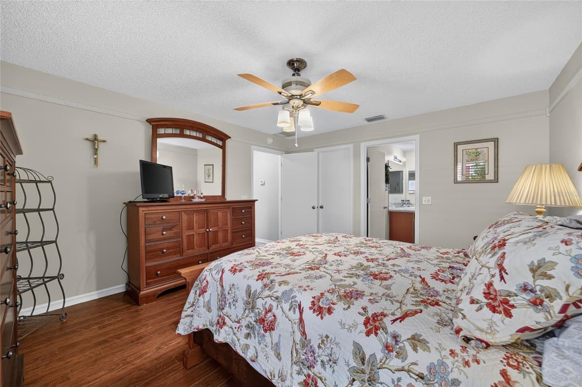 2240 LOWRY ROAD — photo 17 of 33