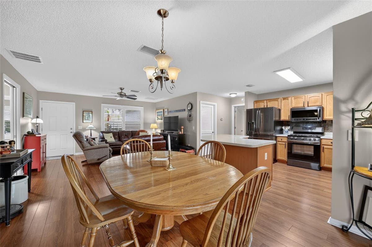 2240 LOWRY ROAD — photo 7 of 33