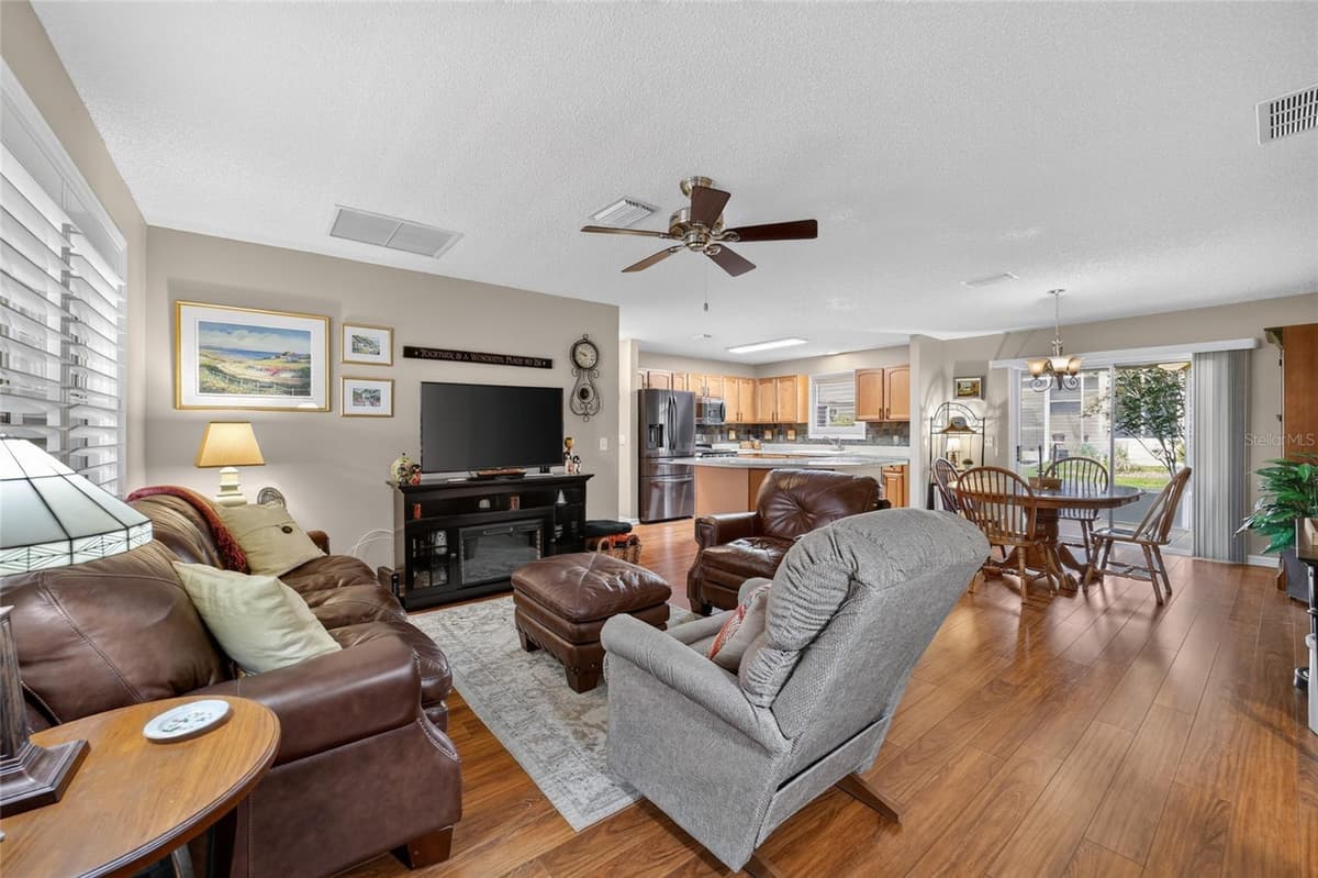 2240 LOWRY ROAD — photo 4 of 33
