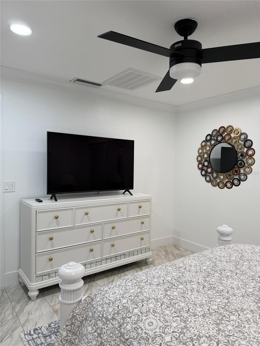 4534 LAKE DRIVE — photo 9 of 25