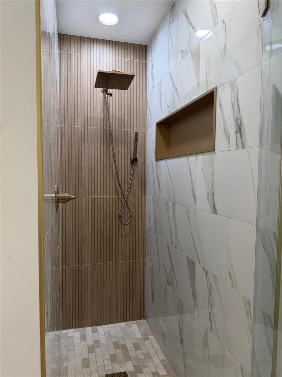 4534 LAKE DRIVE — photo 6 of 25