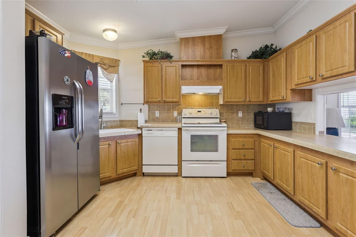 212 PALM MEADOWS DRIVE — photo 11 of 42