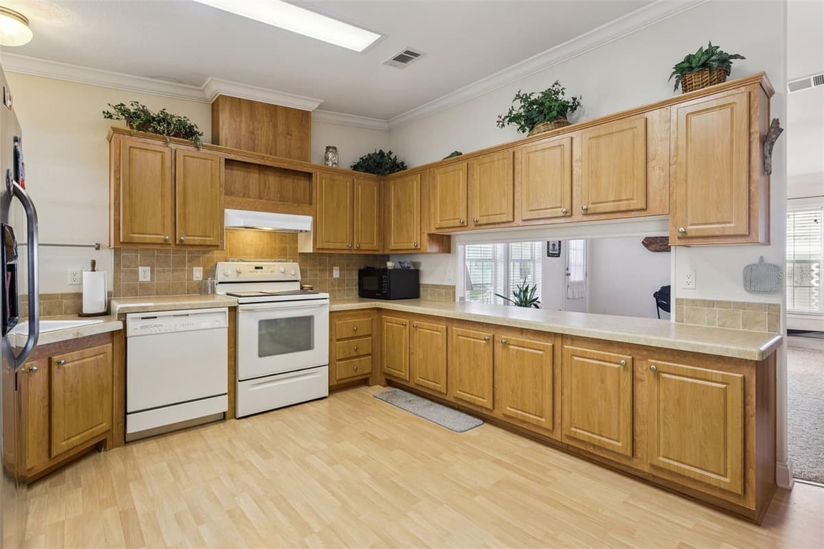 212 PALM MEADOWS DRIVE — photo 10 of 42