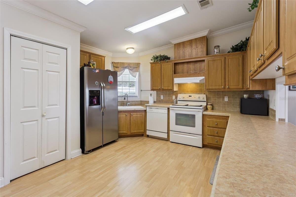 212 PALM MEADOWS DRIVE — photo 12 of 42