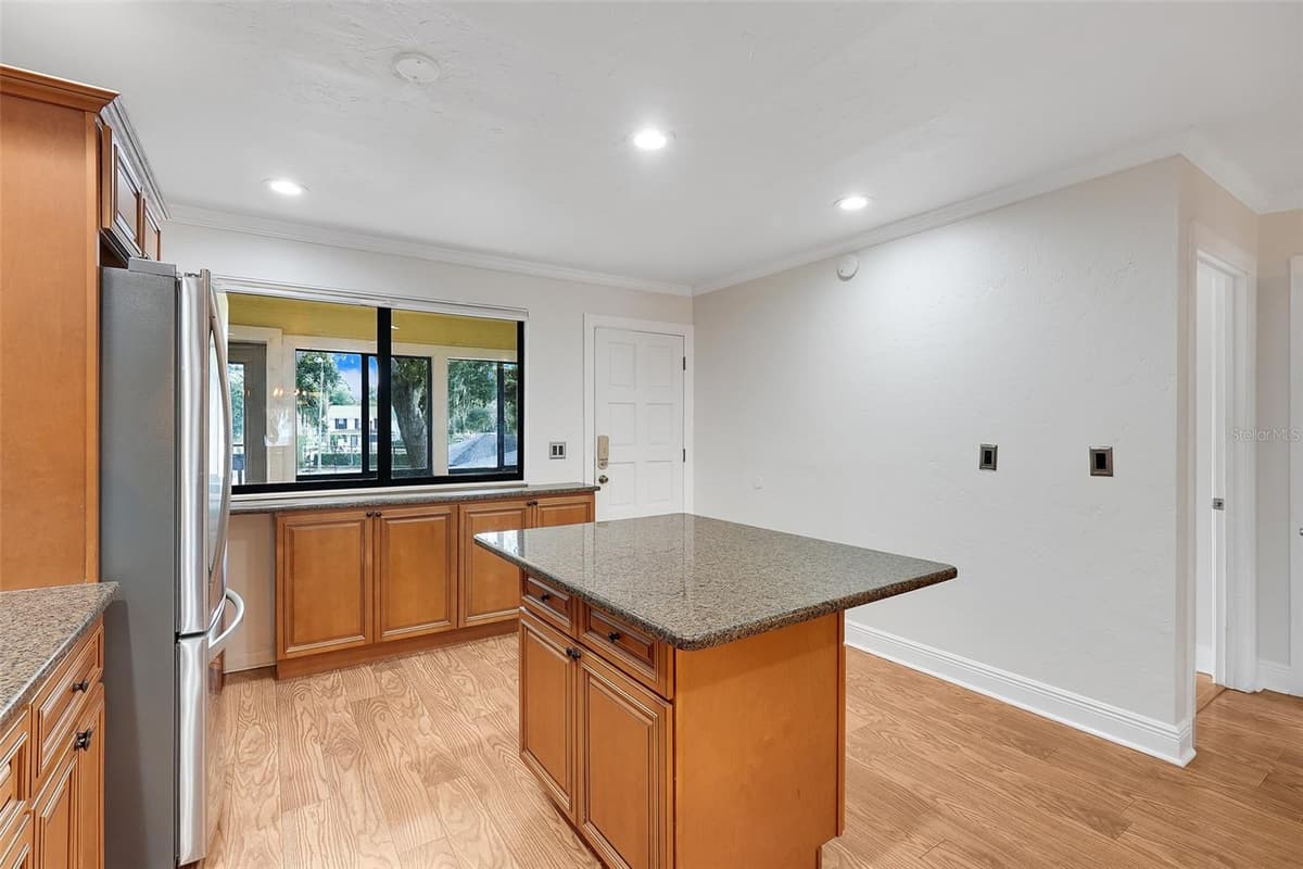 608 MAIN AVENUE — photo 12 of 59