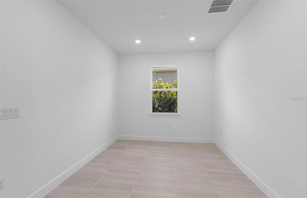 26724 SANDY BREEZE DRIVE — photo 11 of 40