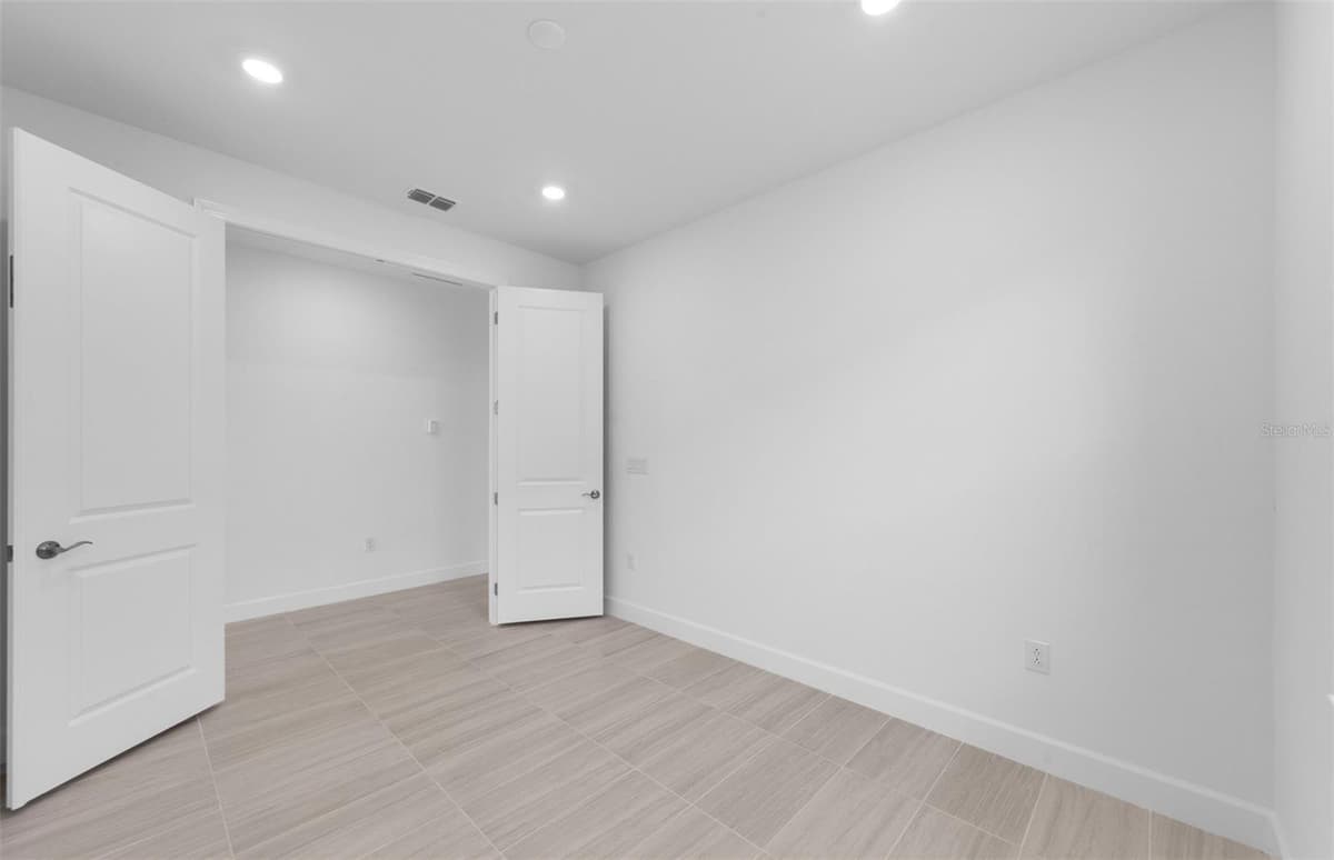 26724 SANDY BREEZE DRIVE — photo 10 of 40