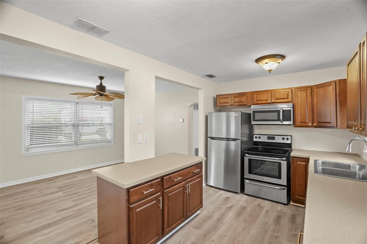 446 37TH AVENUE — photo 4 of 34