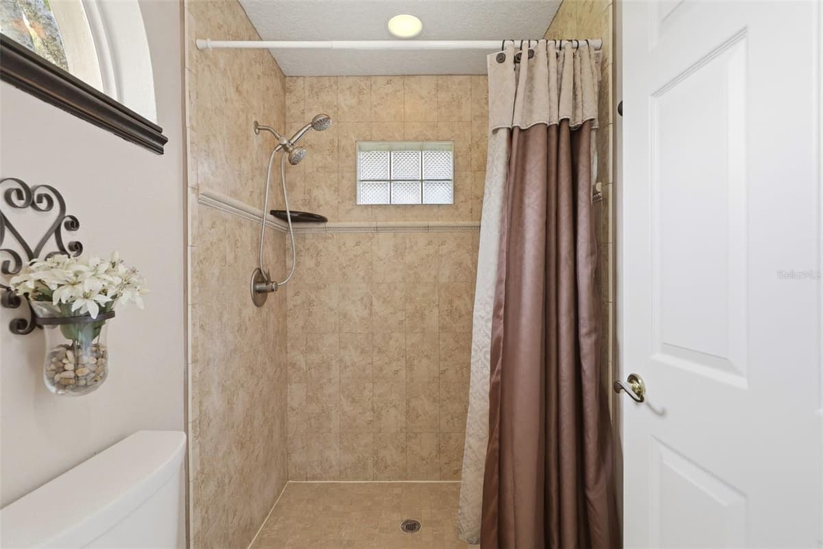 696 WYCKLIFFE PLACE — photo 27 of 40