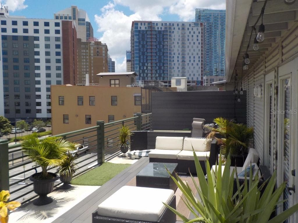 1229 FRANKLIN STREET — photo 2 of 25