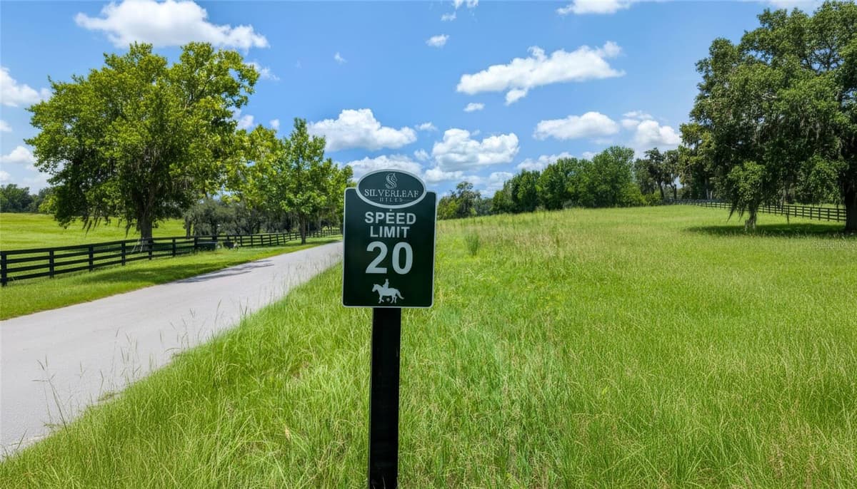 SE 159TH LN. — photo 27 of 28
