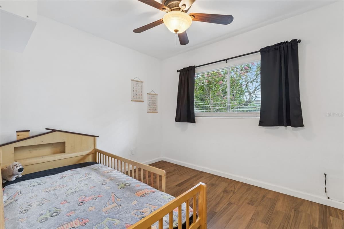 812 AGNES DRIVE — photo 16 of 40