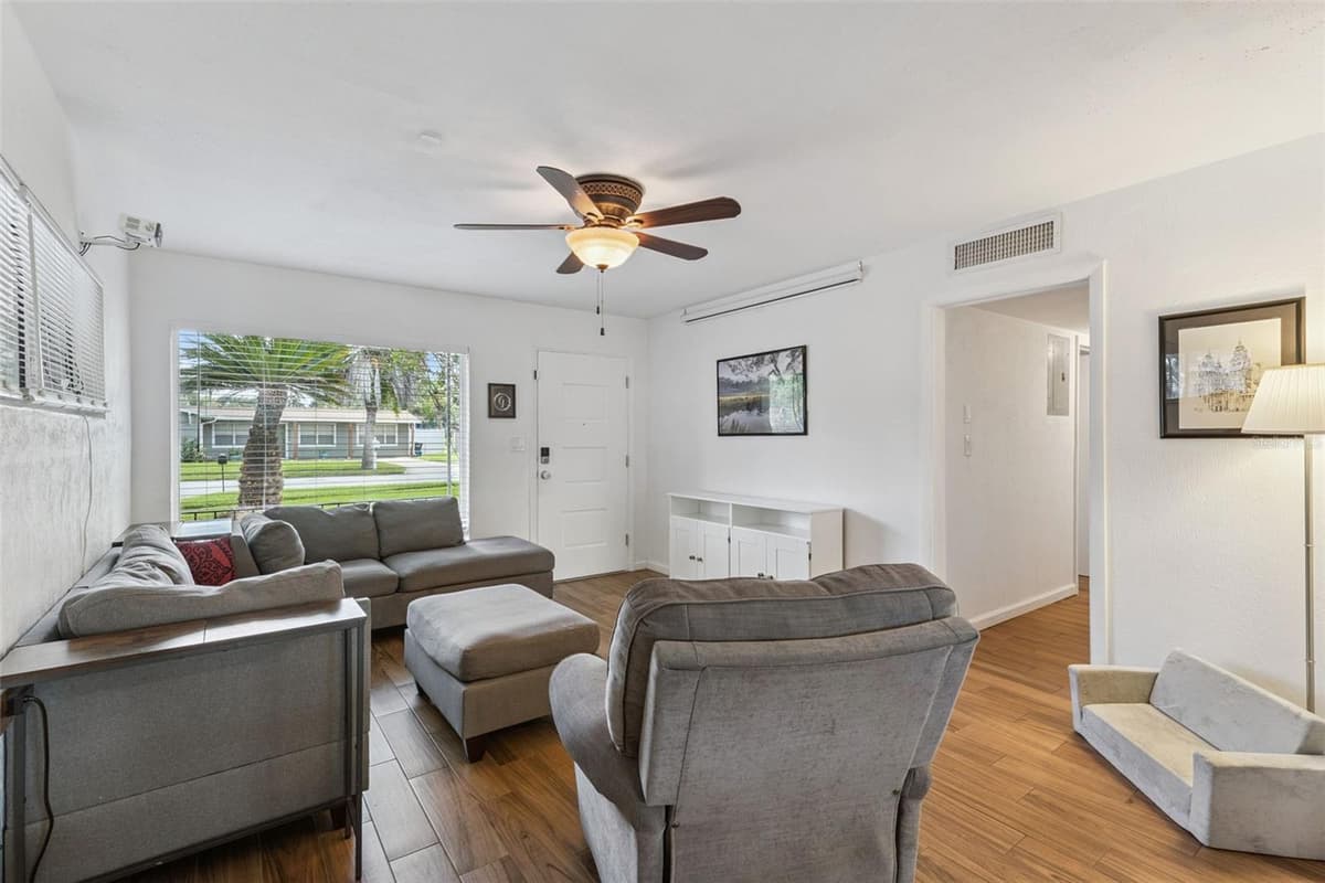 812 AGNES DRIVE — photo 5 of 40