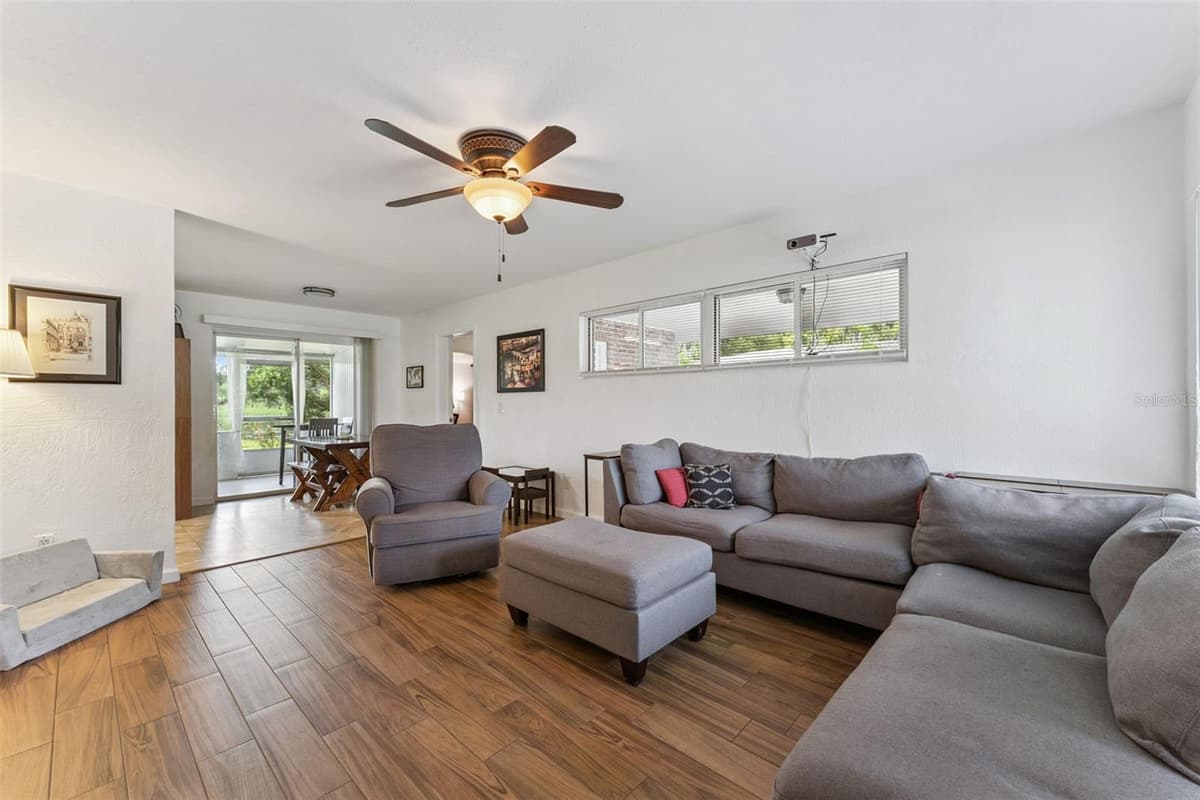 812 AGNES DRIVE — photo 4 of 40