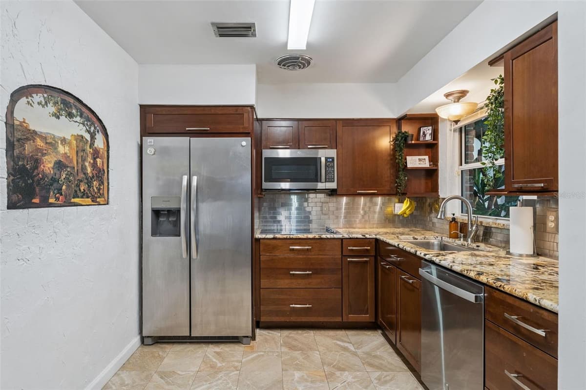 812 AGNES DRIVE — photo 7 of 40