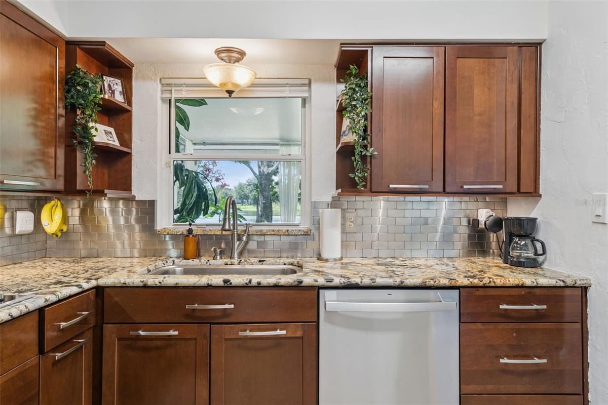 812 AGNES DRIVE — photo 8 of 40