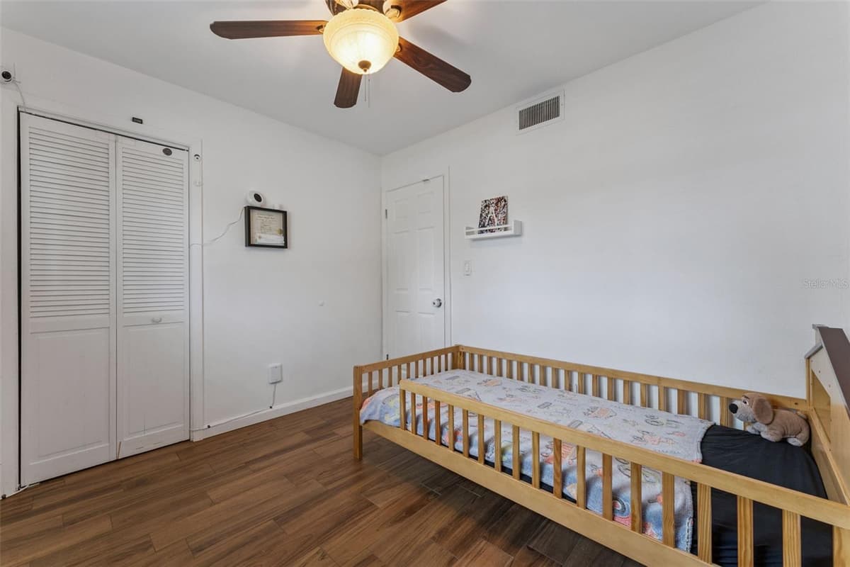 812 AGNES DRIVE — photo 15 of 40