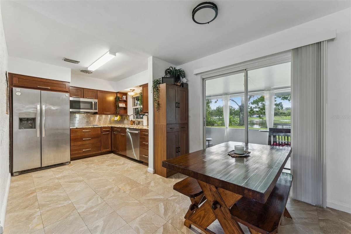 812 AGNES DRIVE — photo 9 of 40