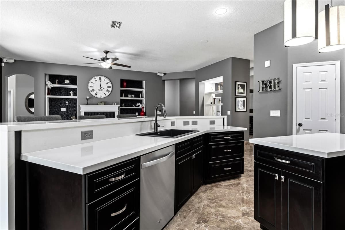 5522 REFLECTIONS BOULEVARD — photo 10 of 45