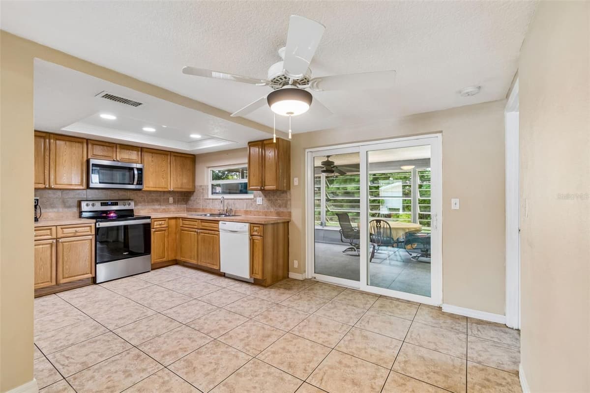 8832 GOSHEN LANE — photo 11 of 40