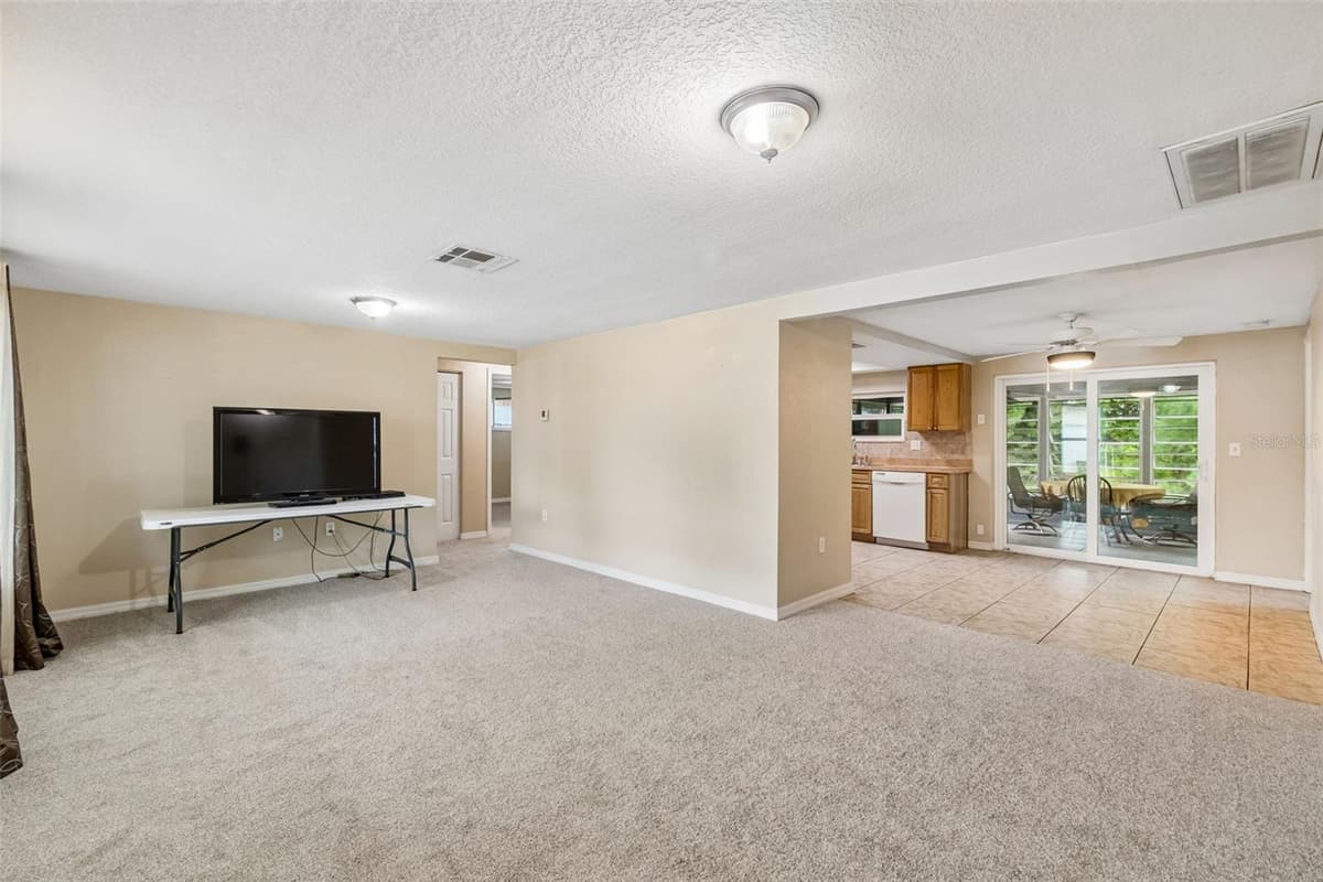 8832 GOSHEN LANE — photo 8 of 40