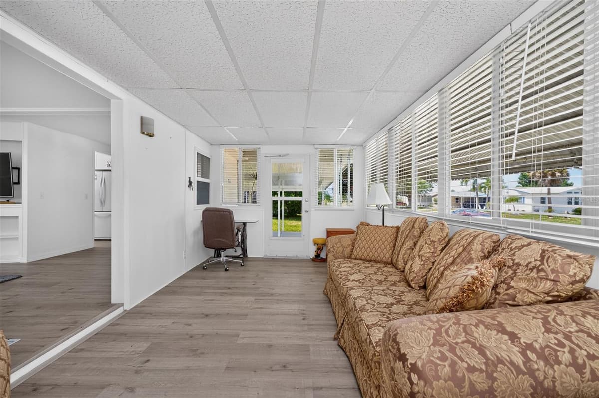 1515 SANDERLING DRIVE — photo 18 of 40