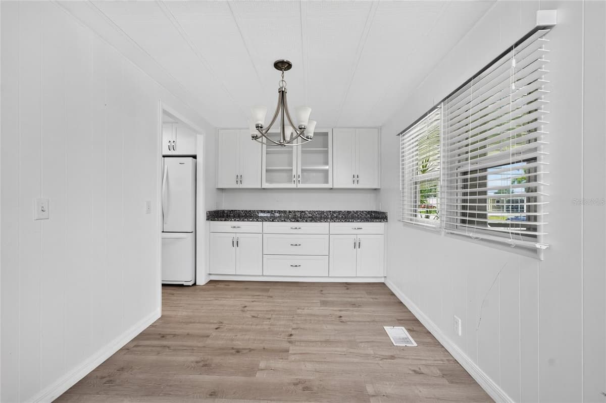 1515 SANDERLING DRIVE — photo 14 of 40