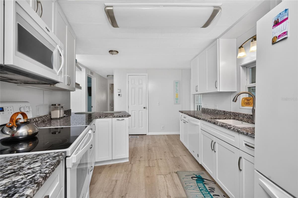 1515 SANDERLING DRIVE — photo 10 of 40