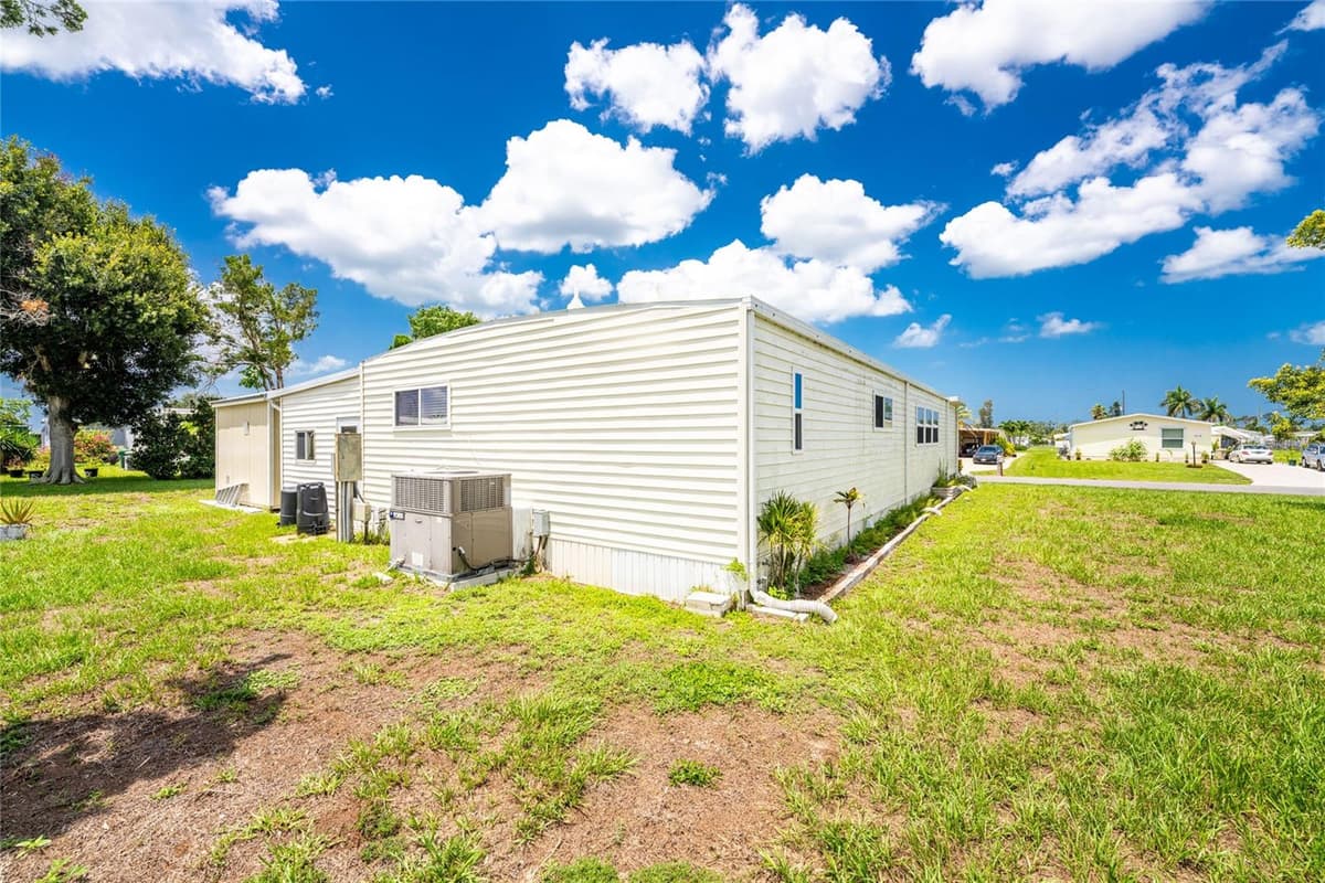 1515 SANDERLING DRIVE — photo 9 of 40