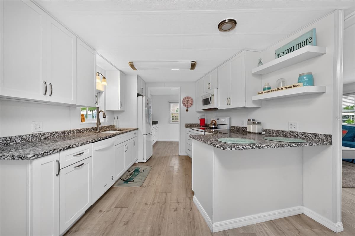 1515 SANDERLING DRIVE — photo 13 of 40